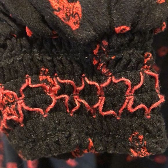 FREE PEOPLE Black Boho Tunic w Smocked Detail and Red Floral Pattern Sz Small - Picture 10 of 15